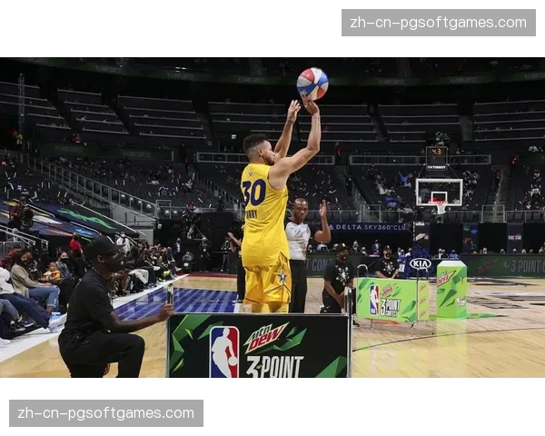 火箭阿门汤普森专注无球空切 谢泼德首发解放其组织压力 火箭阿门汤普森专注无球空切 谢泼德首发解放其组织压力